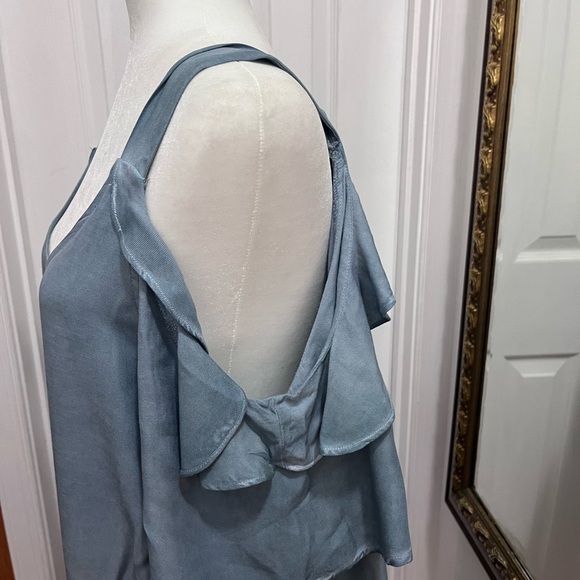 Elegant Blue Sleeveless Dress - Picture 3 of 7